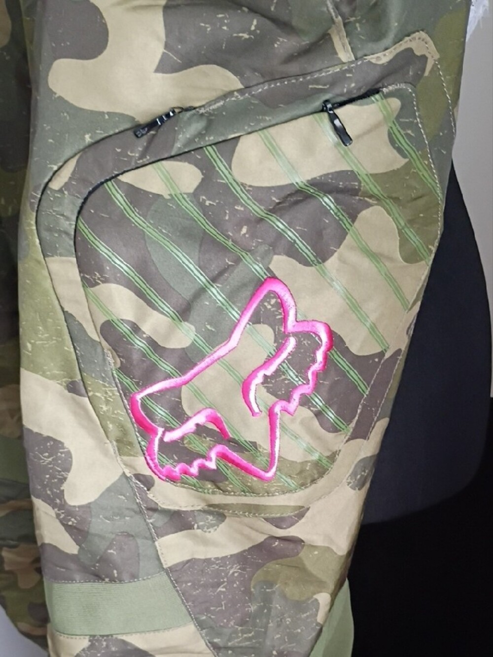 Fox Camouflage Cargo Pants with Pink Accents NWOT - Picture 2 of 4